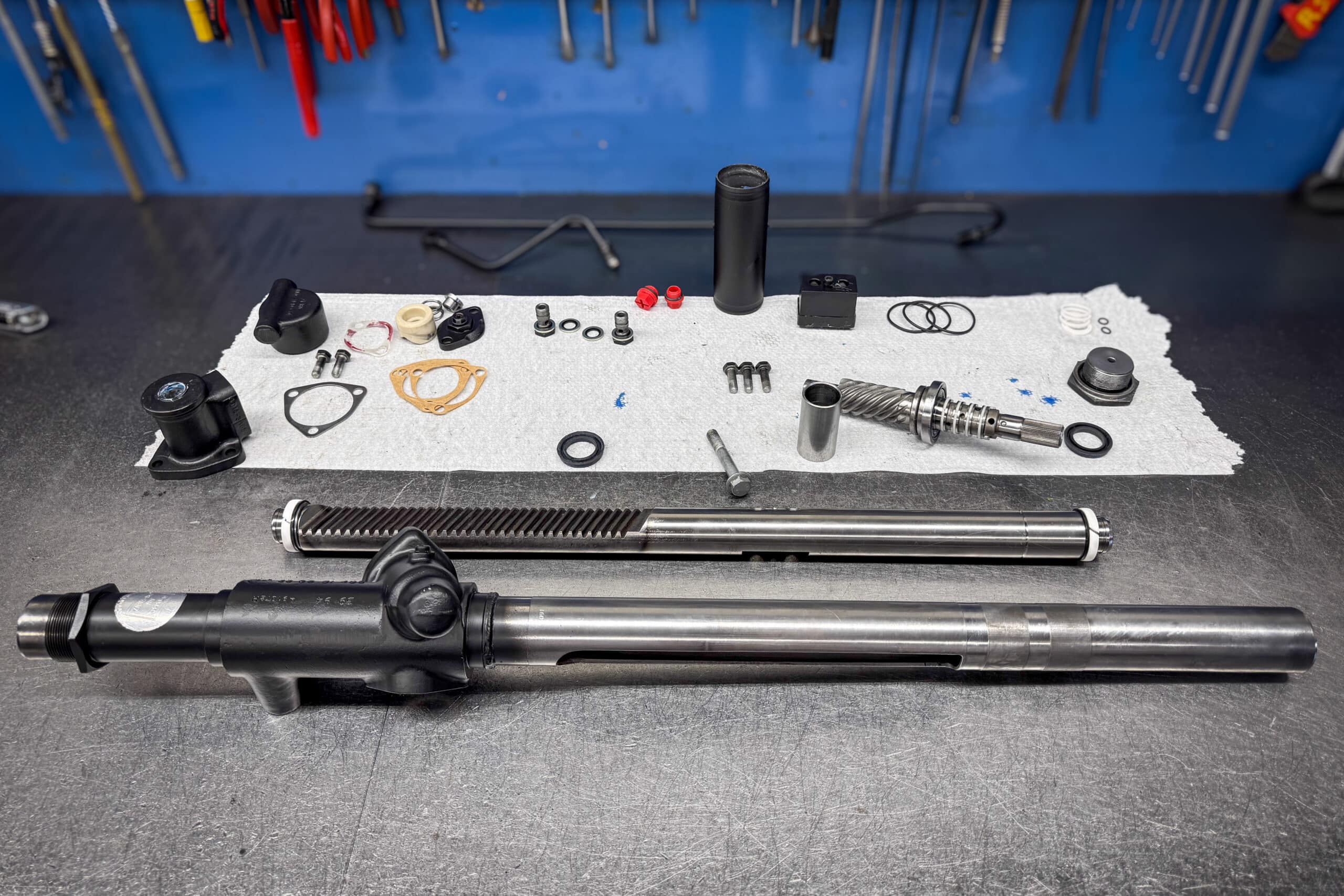 Rolls-Royce Arnage steering box in parts.